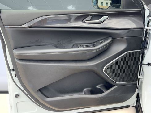 Certified 2022 Jeep Grand Cherokee Altitude image 5