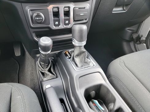 Used 2021 Jeep Wrangler Sport S image 31