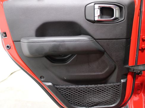 Used 2020 Jeep Wrangler Unlimited Sahara w/ Uconnect 4C Nav & Sound Group AWD/4WD image 15