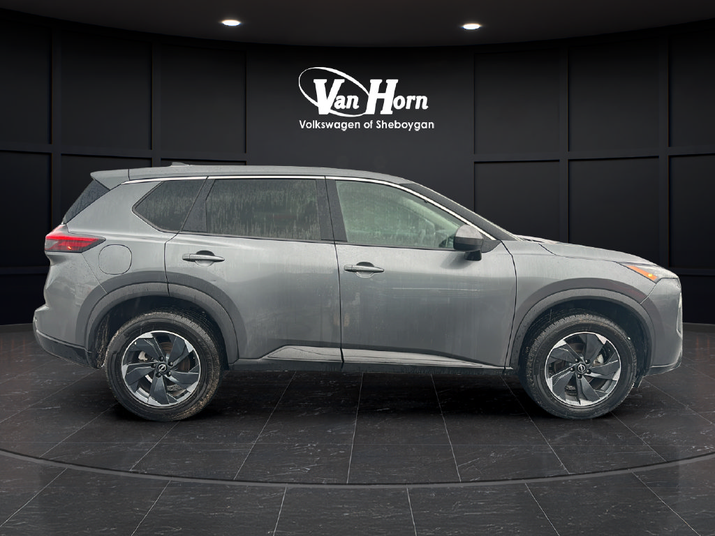 Used 2024 Nissan Rogue SV AWD/4WD image 2
