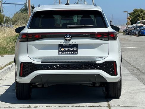 New 2026 Volkswagen Tiguan SEL R-Line AWD/4WD image 5