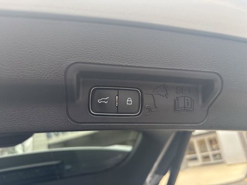 Used 2022 Ford Explorer XLT w/ Equipment Group 202A image 34