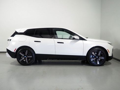 Used 2024 BMW iX xDrive50 w/ Premium Package AWD/4WD image 5