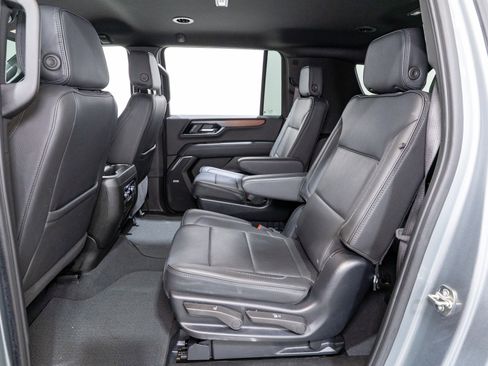 Used 2025 GMC Yukon XL Denali image 33