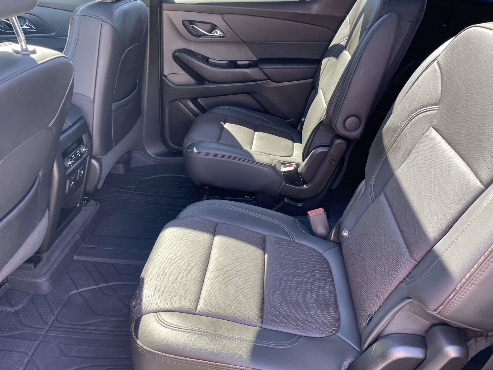 Used 2023 Chevrolet Traverse High Country FWD image 10