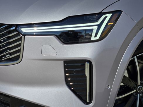 New 2026 Volvo XC90 B6 Plus w/ Protection Package Premier image 10