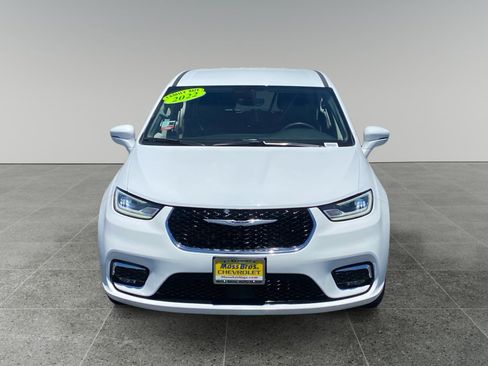 Used 2022 Chrysler Pacifica Touring-L FWD image 8