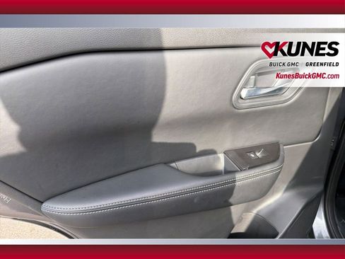 Used 2025 Nissan Rogue SV image 39