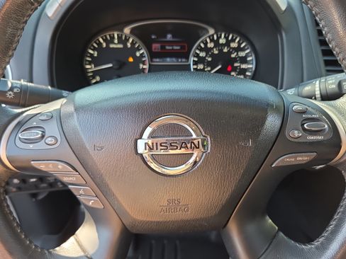 Used 2017 Nissan Pathfinder Platinum FWD image 23