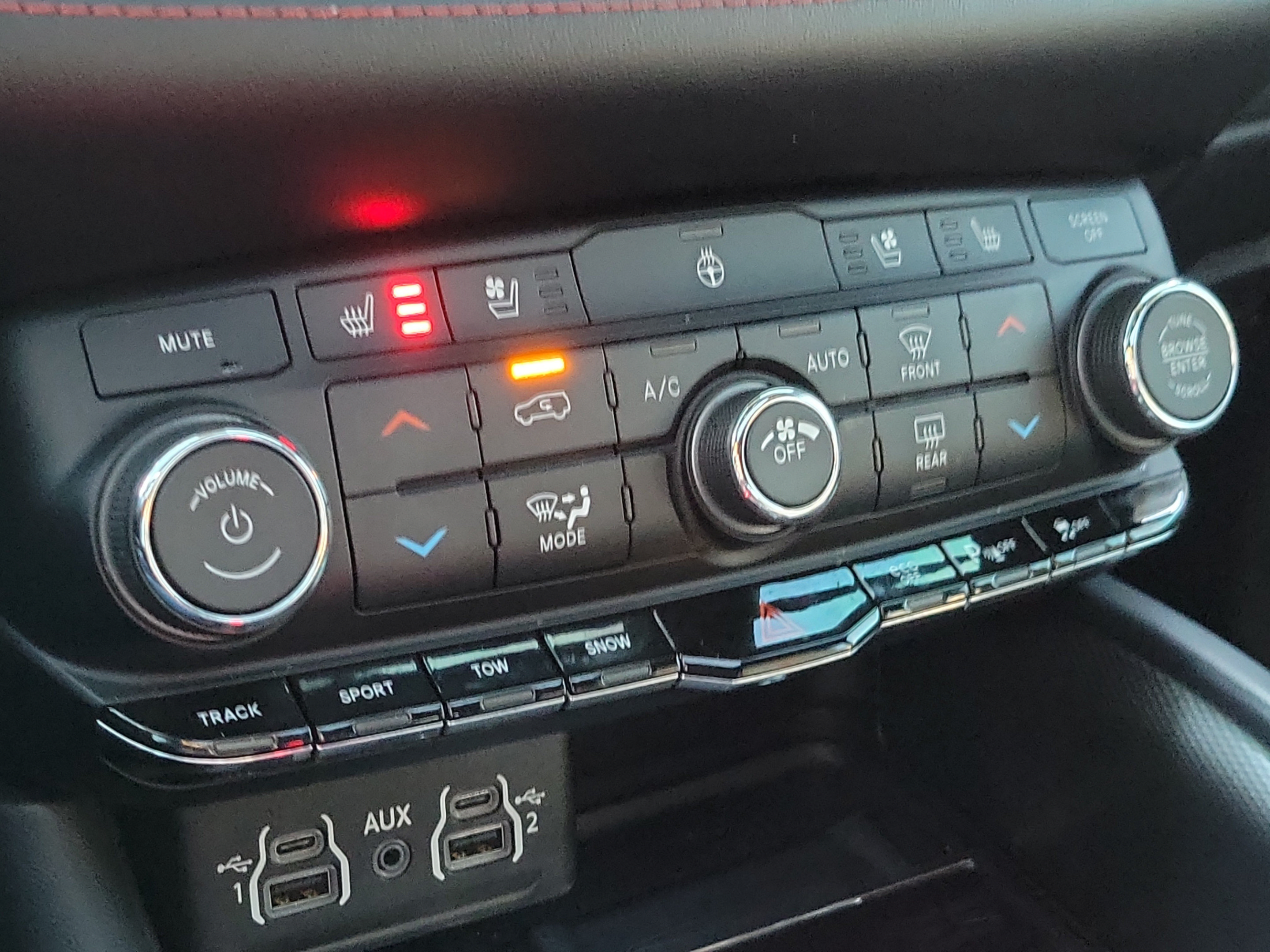 Used 2024 Dodge Durango R/T w/ Tow 'N Go Package AWD/4WD image 28