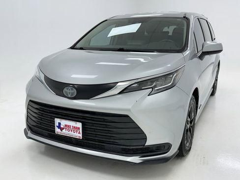 Used 2021 Toyota Sienna LE FWD image 4