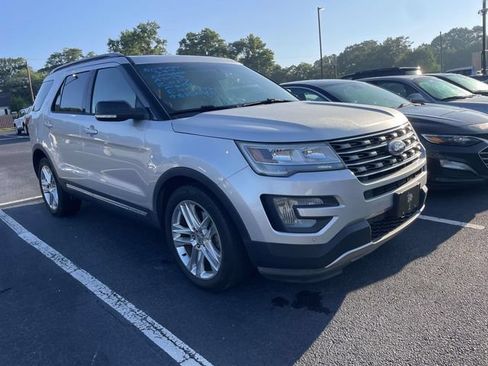 Used 2017 Ford Explorer XLT w/ Equipment Group 202A FWD image 1