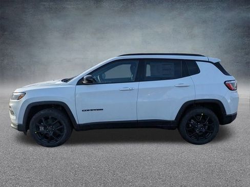 Certified 2026 Jeep Compass Latitude w/ Sun and Sound Group AWD/4WD image 6