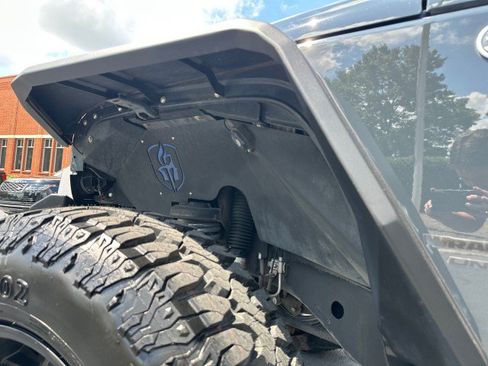 Used 2018 Jeep Wrangler Unlimited Sahara AWD/4WD image 8