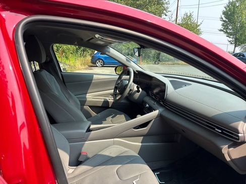 Used 2023 Hyundai Elantra SEL w/ Convenience Package FWD image 9
