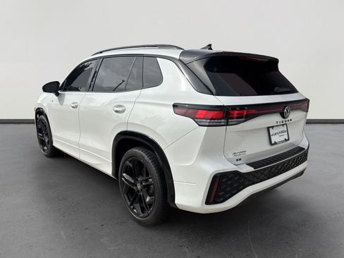 New 2026 Volkswagen Tiguan SE R-Line image 4