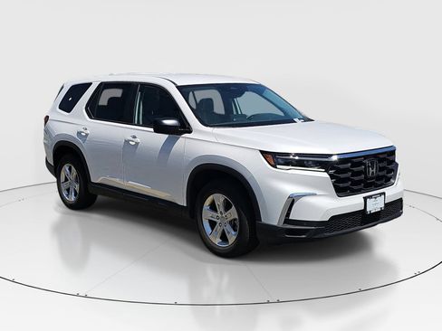 Used 2024 Honda Pilot LX image 3