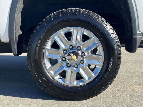 Used 2023 Chevrolet Silverado 2500 High Country image 11