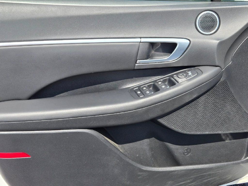 Certified 2023 Hyundai Sonata SEL w/ Preferred Accessory Package FWD image 13