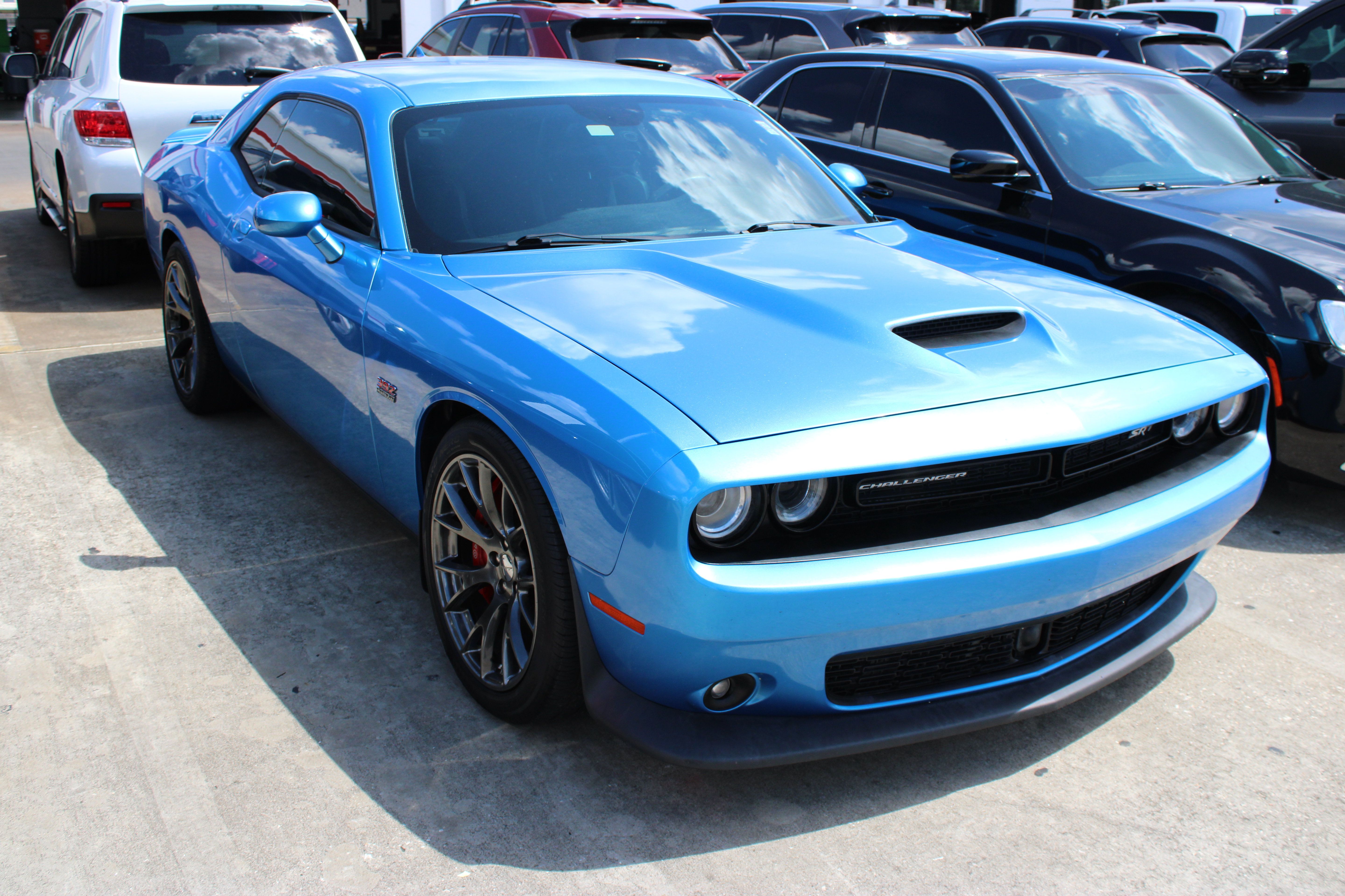 Used 2016 Dodge Challenger SRT w/ Technology Group RWD image 2