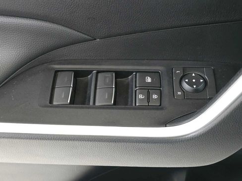 Used 2025 Toyota RAV4 XLE AWD/4WD image 22
