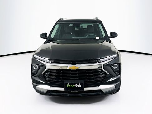 Used 2025 Chevrolet TrailBlazer LT FWD image 2