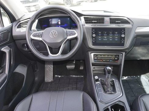 Used 2022 Volkswagen Tiguan SE FWD image 11