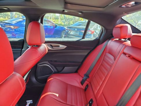 Used 2022 Alfa Romeo Giulia Veloce image 11