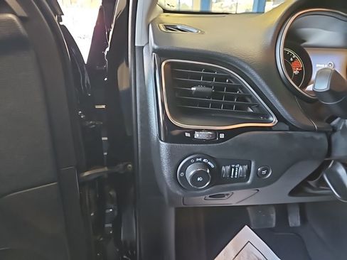 Used 2023 Jeep Cherokee Altitude Lux image 22