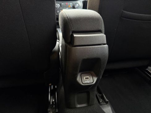 Used 2021 Jeep Renegade Latitude FWD image 25