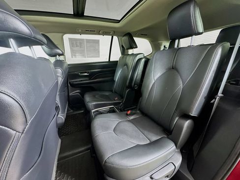 Used 2024 Toyota Grand Highlander AWD image 23