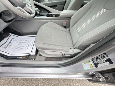 Used 2025 Hyundai Elantra SEL image 12
