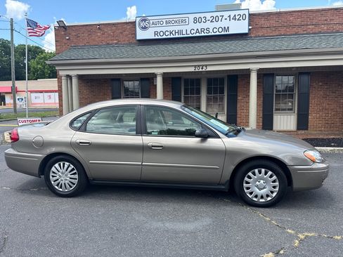 Used 2007 Ford Taurus SE FWD image 4