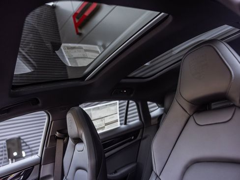 Used 2025 Porsche Panamera image 20