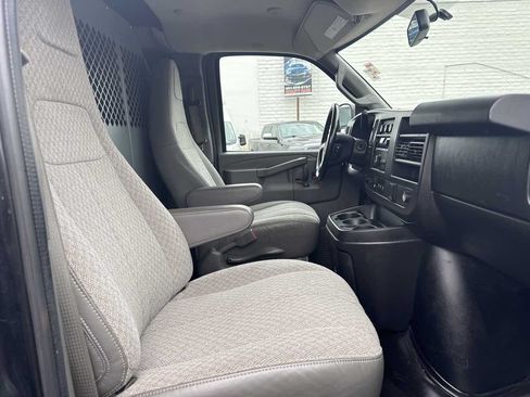Used 2016 Chevrolet Express 2500 RWD image 11