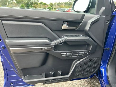 Used 2025 Toyota Tacoma TRD Sport w/ TRD Sport Upgrade Package image 18