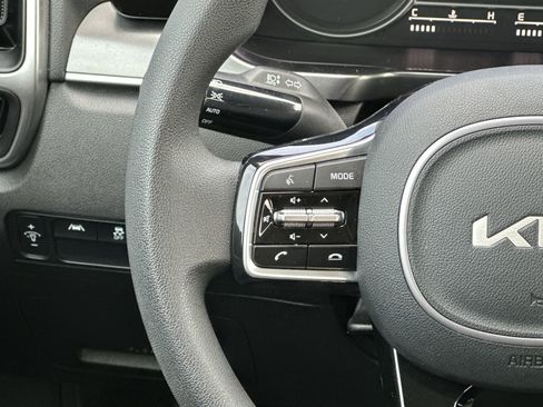 Used 2023 Kia Sorento LX image 20