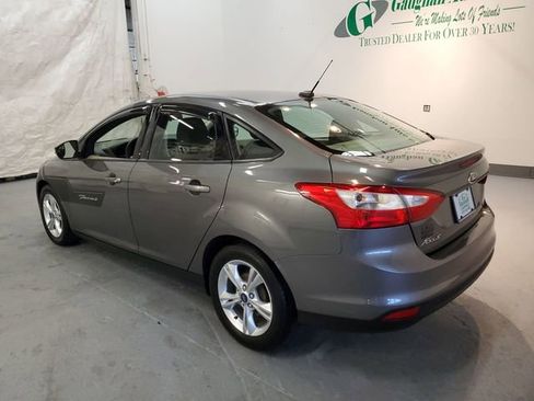 Used 2013 Ford Focus SE w/ SE Winter Pkg FWD image 4