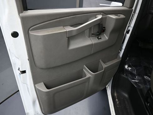 Used 2019 Chevrolet Express 2500 image 16