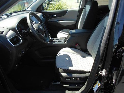 Used 2024 Chevrolet Equinox LS w/ LS Convenience Package FWD image 2