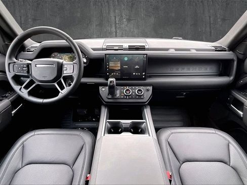 Used 2025 Land Rover Defender 110 S image 7