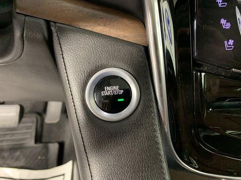 Used 2016 Cadillac Escalade Premium AWD/4WD image 17