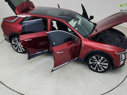 Used 2024 Cadillac Lyriq Luxury w/ LPO, Floor Liner Package image 84