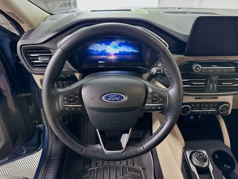 Used 2020 Ford Escape Titanium w/ Titanium Premium Package 2.0 AWD/4WD image 17
