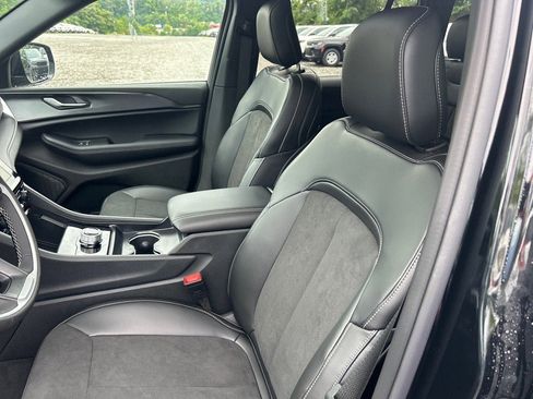 New 2025 Jeep Grand Cherokee Altitude image 5