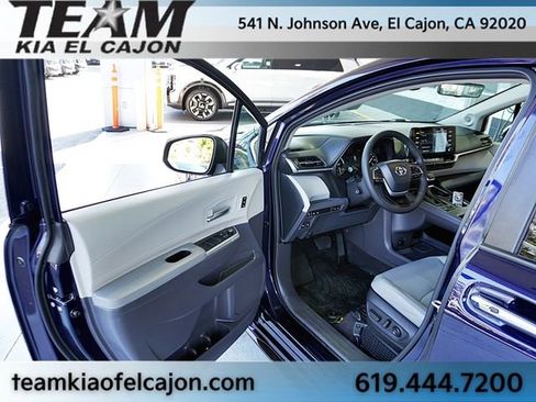 Used 2024 Toyota Sienna Limited FWD image 38