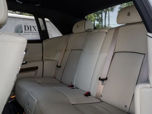 Used 2013 Rolls-Royce Ghost RWD image 22