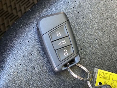 Used 2019 Volkswagen Atlas SE FWD image 30