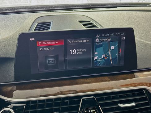 Used 2019 BMW 530e xDrive w/ Convenience Package image 17