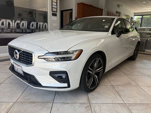 Used 2020 Volvo S60 T6 R-Design image 3